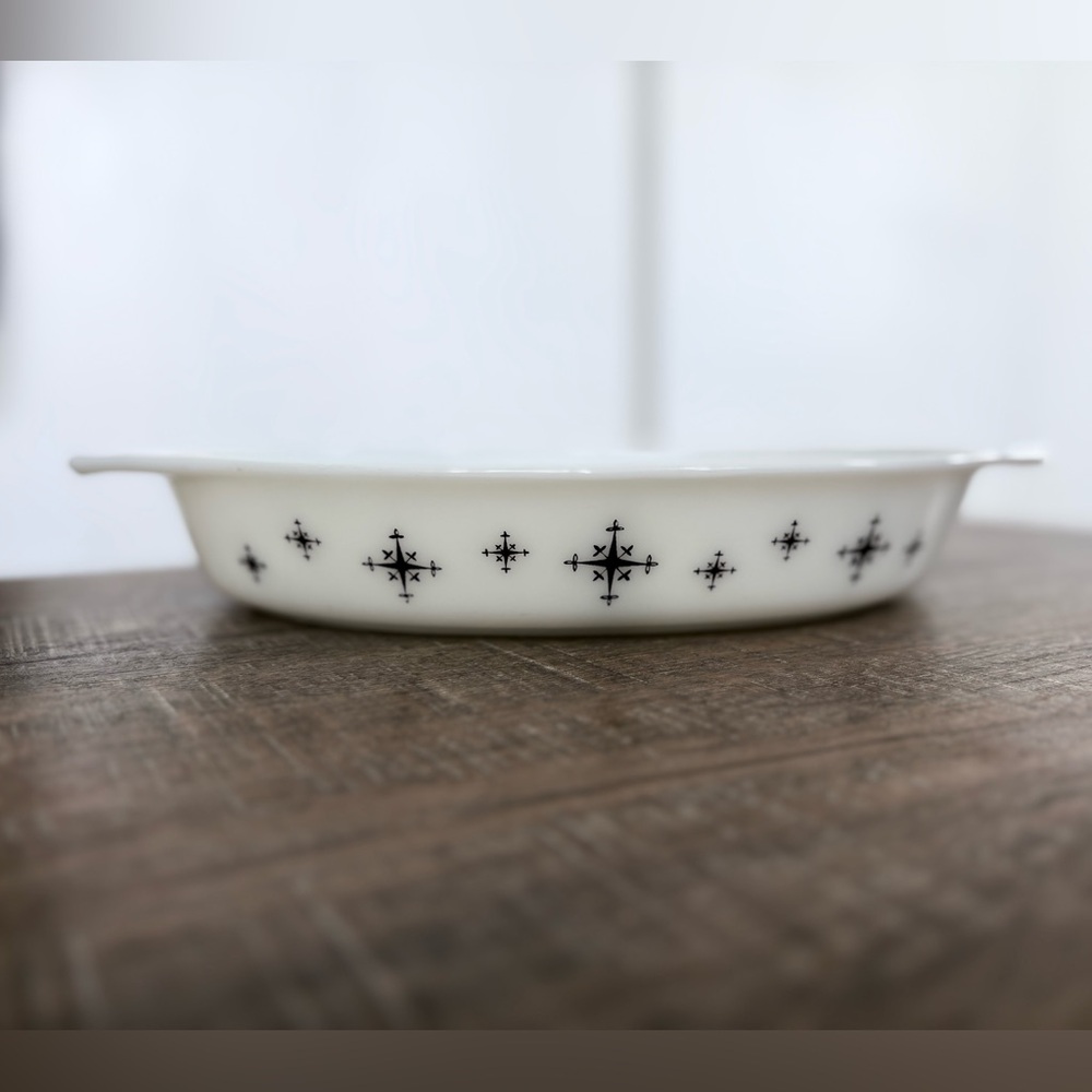 Vintage Pyrex "Compass" Divided Dish - 1 1/2 quart capacity